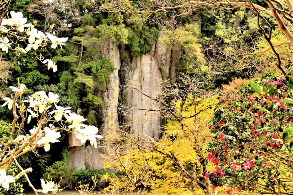 Magaibutsu in the river side